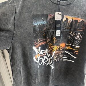 Fashion Nova Charcoal New York Graphic Tee

Women’s top and leggings set-